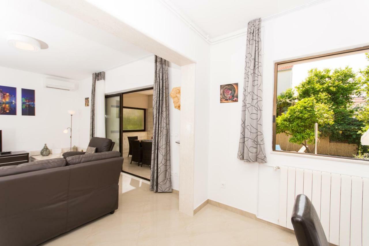 Holiday Home Ruzmarin Trogir Exterior foto