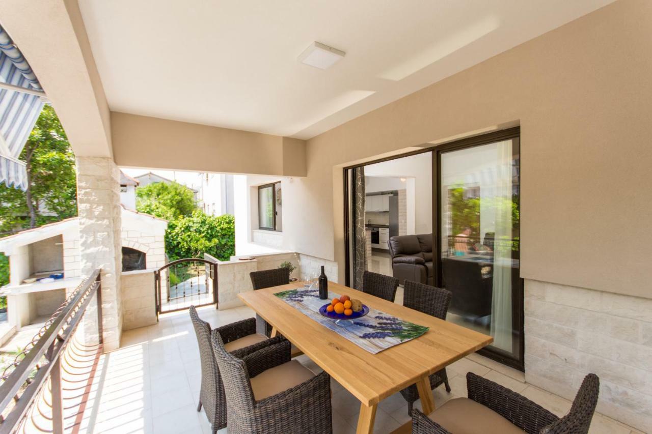 Holiday Home Ruzmarin Trogir Exterior foto