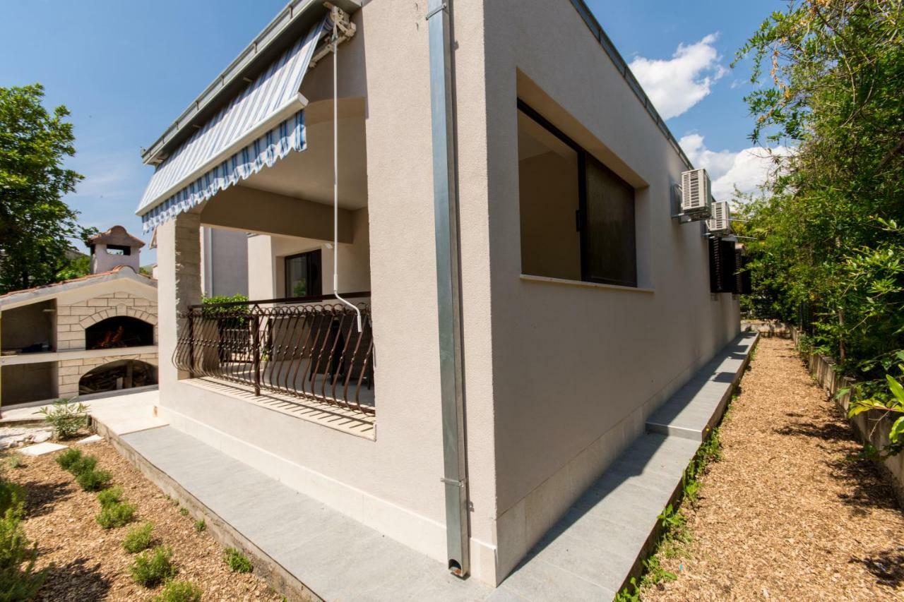 Holiday Home Ruzmarin Trogir Exterior foto
