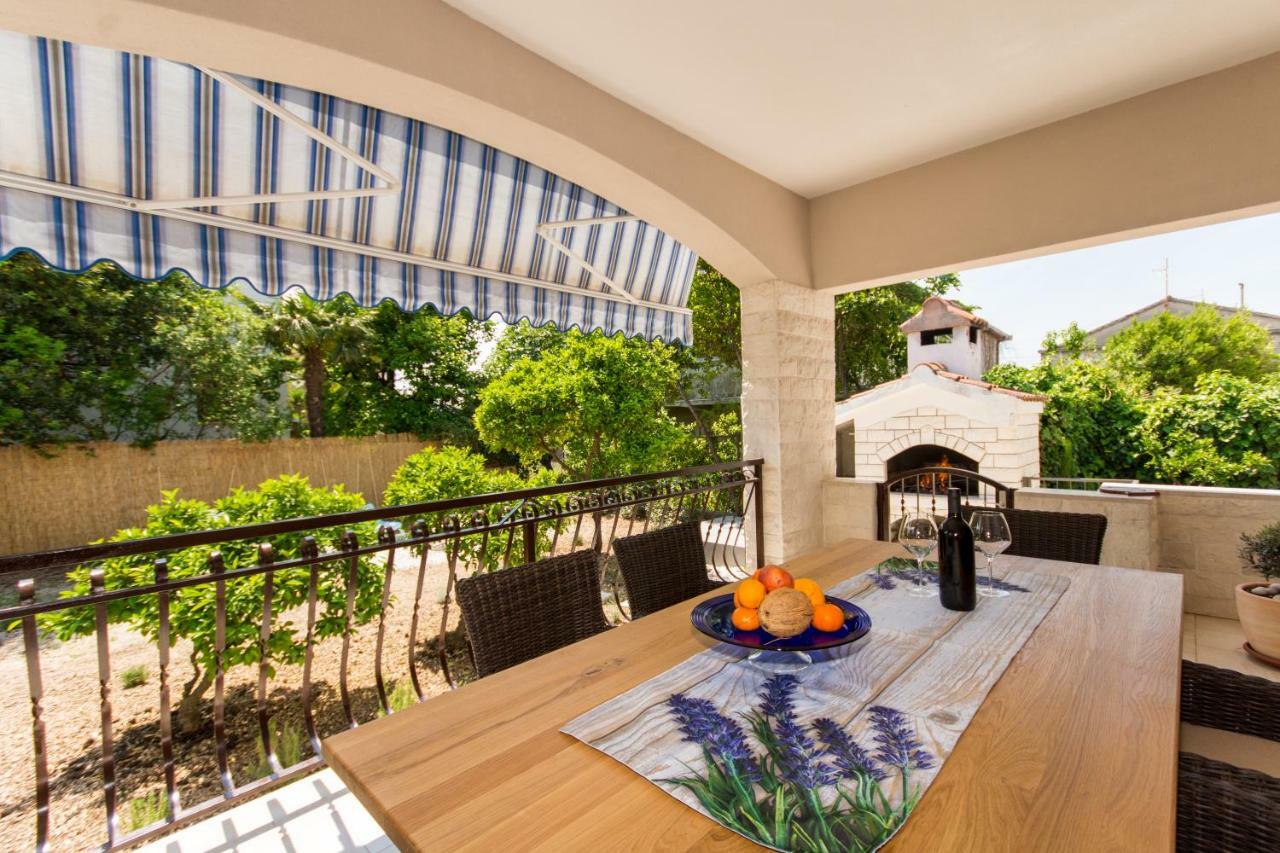 Holiday Home Ruzmarin Trogir Exterior foto