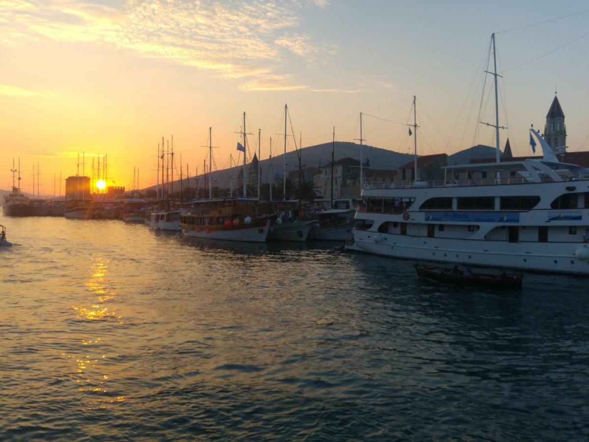 Holiday Home Ruzmarin Trogir Exterior foto